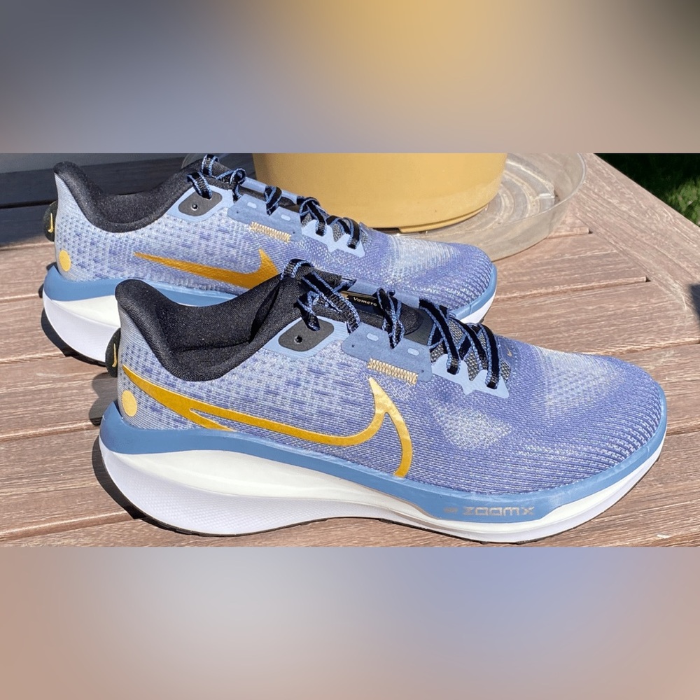 Nike Women's Vomero 17 Running Shoes